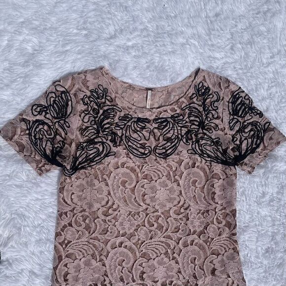 Free People Lace Dress Tunic Embroidered Ruffle Short Sleeve Tan Black Size XS - Picture 3 of 8